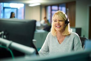 how to become a receptionist