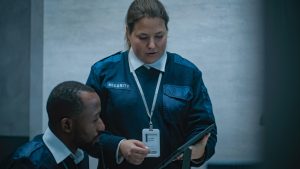 how to become a security guard in queensland